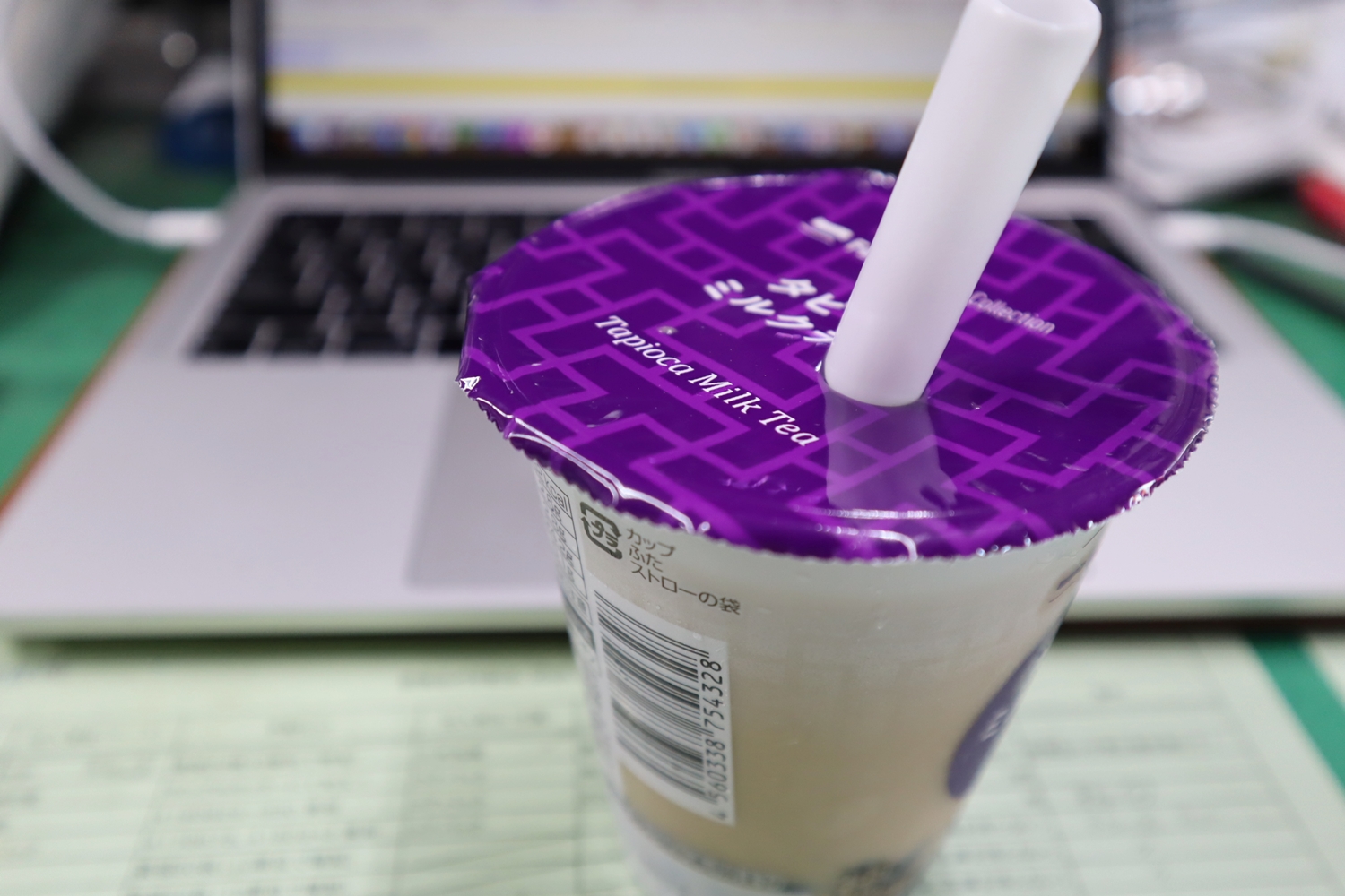 アルミプチを部屋の窓に吊す