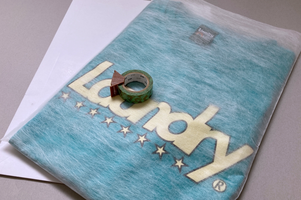 大人用TシャツをA4サイズに畳んで送る場合の最も安い送付サービスは?