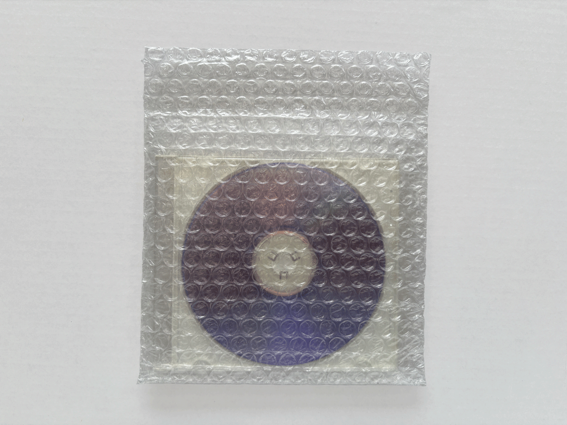 d37LCDサイズプチプチ袋（三層品）で梱包したお皿